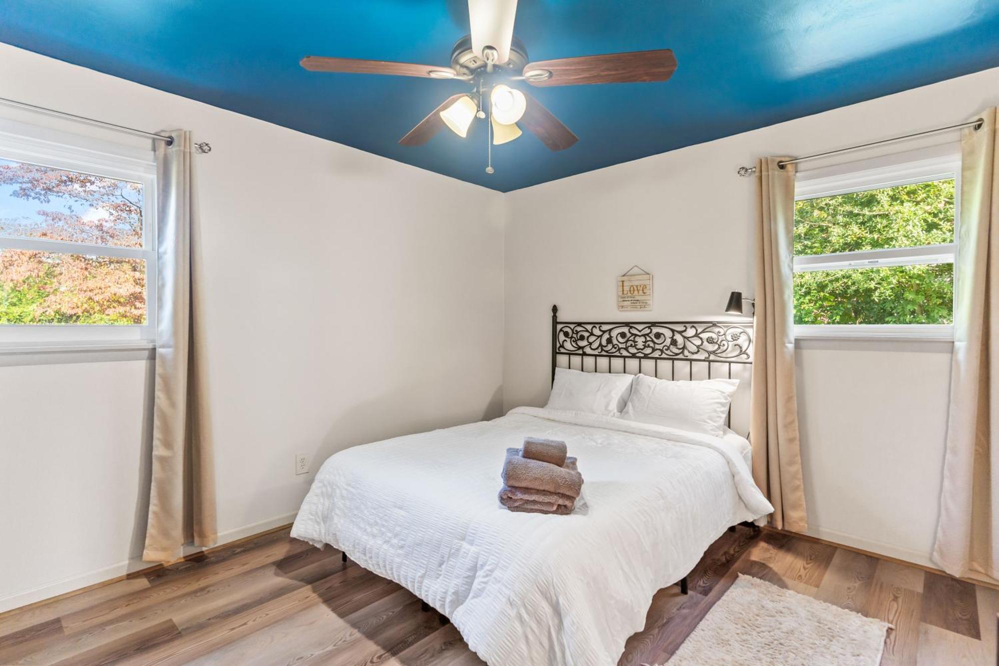 Chill Retreat, Hot Tub, Large Private Yard Villa Wilmington Ngoại thất bức ảnh