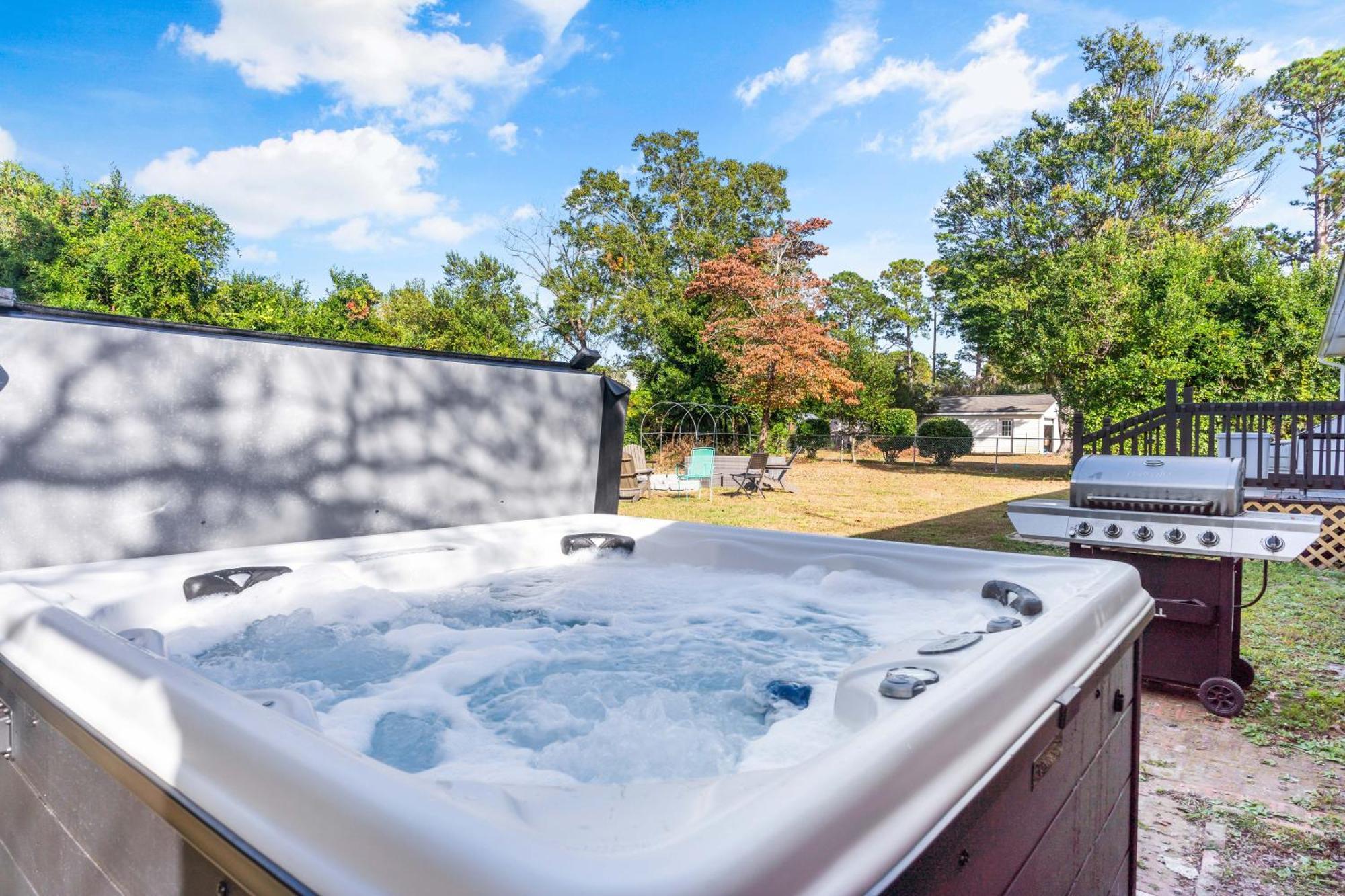 Chill Retreat, Hot Tub, Large Private Yard Villa Wilmington Ngoại thất bức ảnh