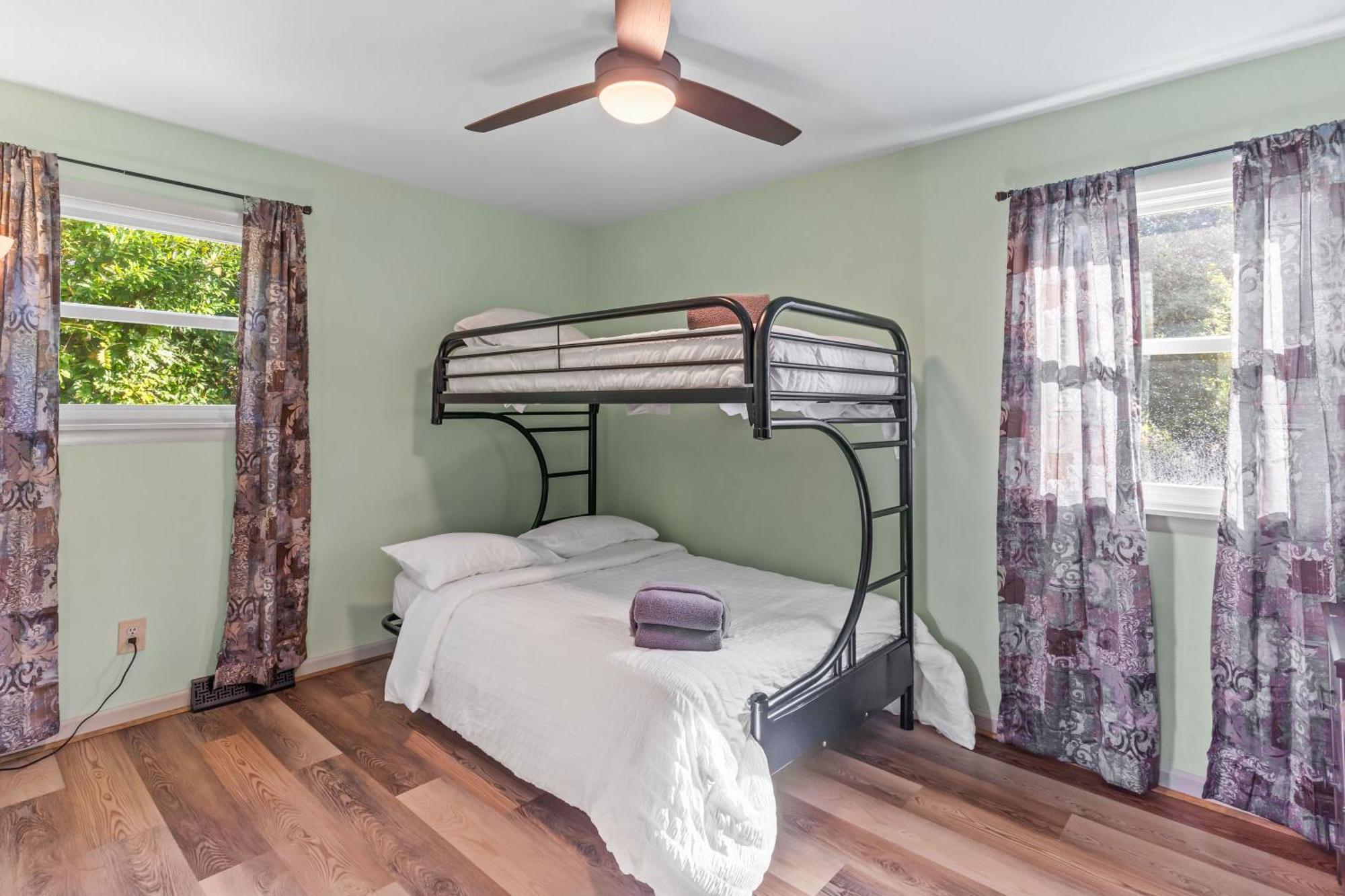 Chill Retreat, Hot Tub, Large Private Yard Villa Wilmington Ngoại thất bức ảnh